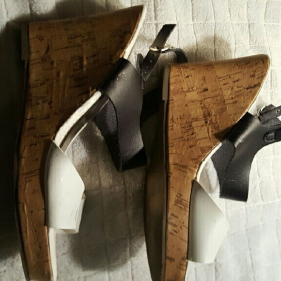 Shoes   - Picture 2 of 4